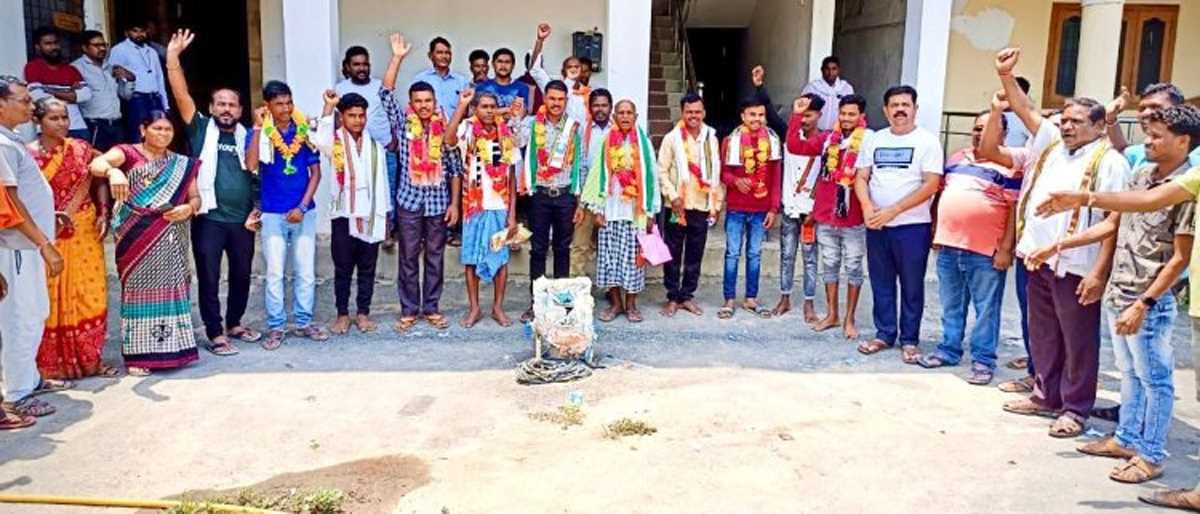 भाजपा के 10 सक्रिय कार्यकर्ताओं ने थामा कांग्रेस का हाथ